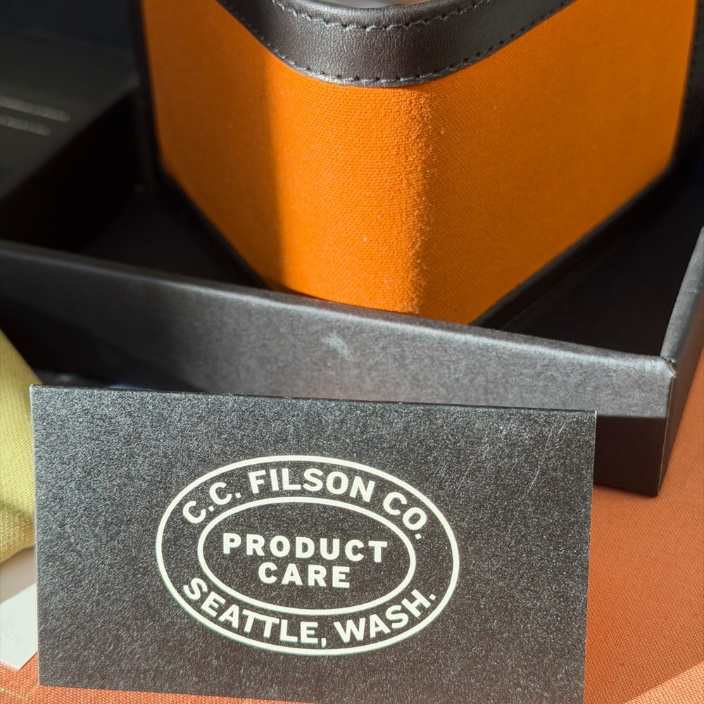 Filson Tin Cloth Outfitter Wallet NWT